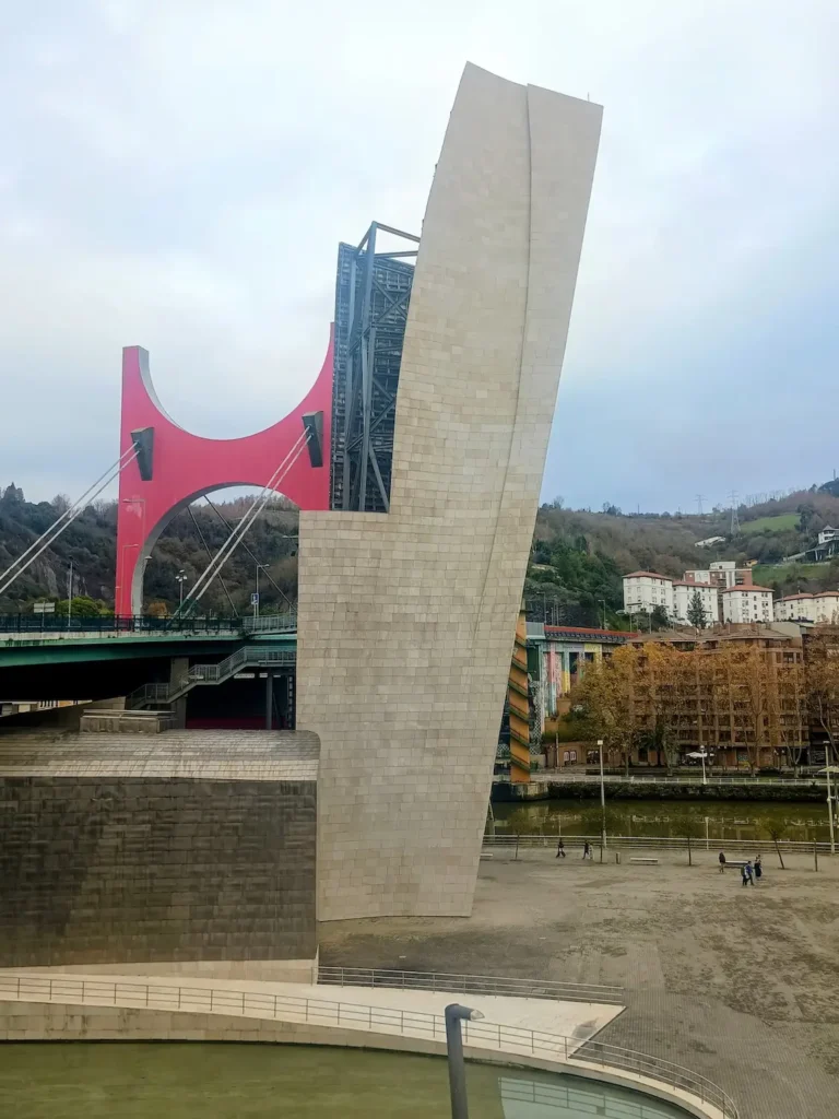 Vieira da Silva. Guggenheim Bilbao diciembre 2025 Estructuras metálicas del museo